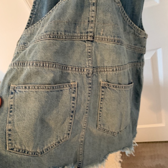 Free people torn up jumper light wash denim overalls skirt - Picture 6 of 10